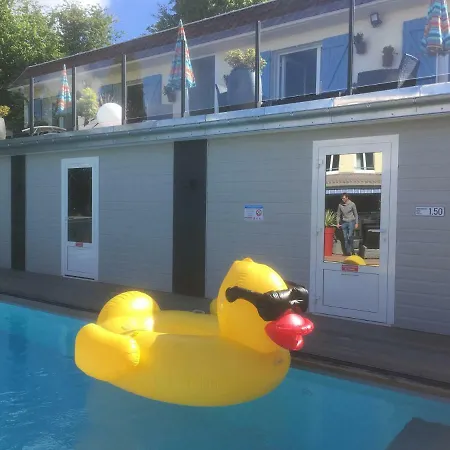 Terrasse Et Piscine